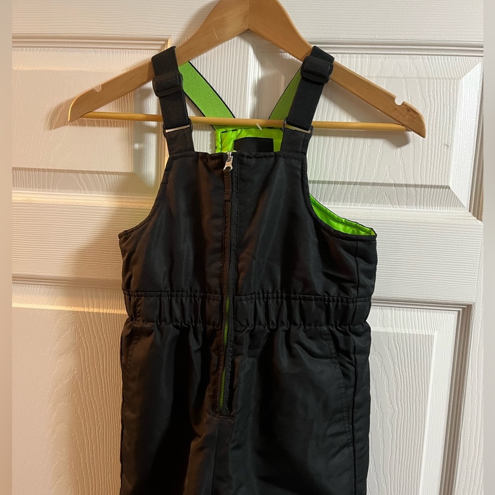 Snow coveralls. Unisex. Size 6/7.